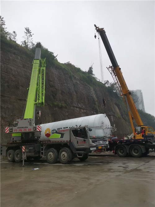 内乡县“不怕风雨冻”—— 吊车的 “恶劣环境适应” 技术